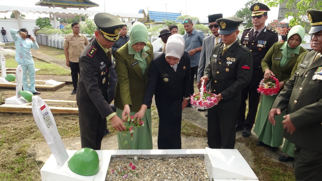 Ziarah Nasional di TMP Tembilahan, Wabup Inhil Dorong Generasi Muda Hargai Perjuangan Pahlawan