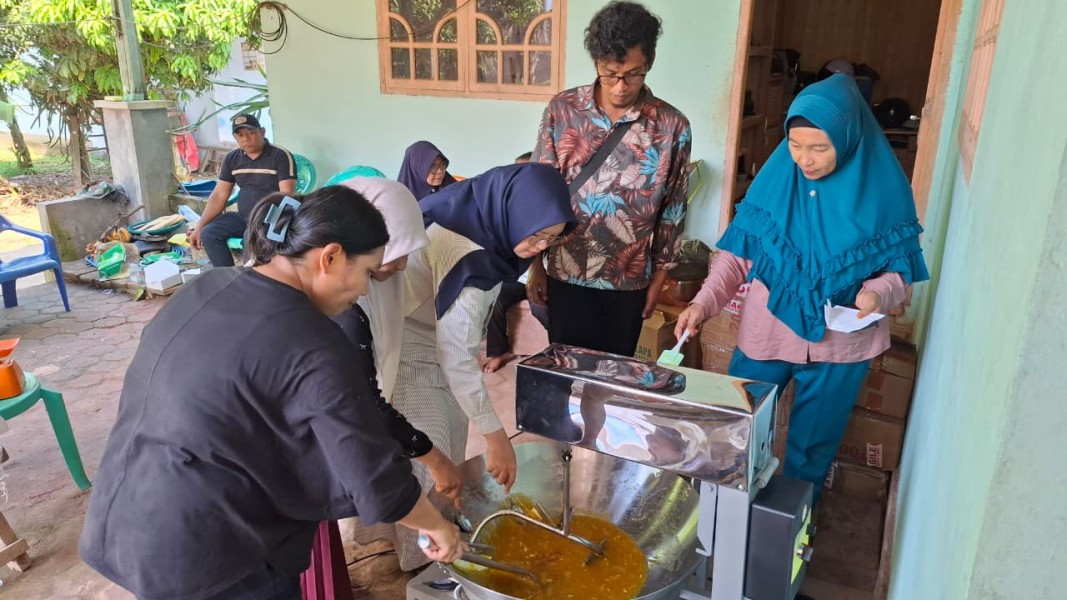 Merajut Harapan Baru di Balik Manisnya Selai Nanas KTH Bagan Besar Jaya