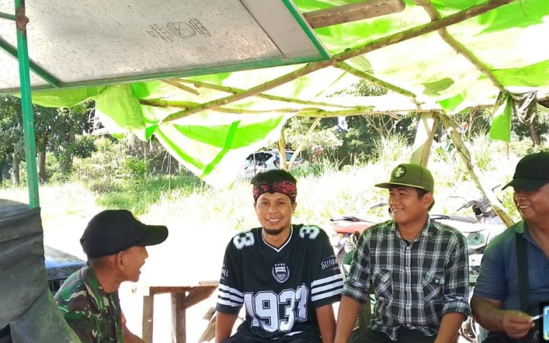 Babinsa dan PHR Sosialisasi serta Patroli Jalur Pipa Minyak di Dumai
