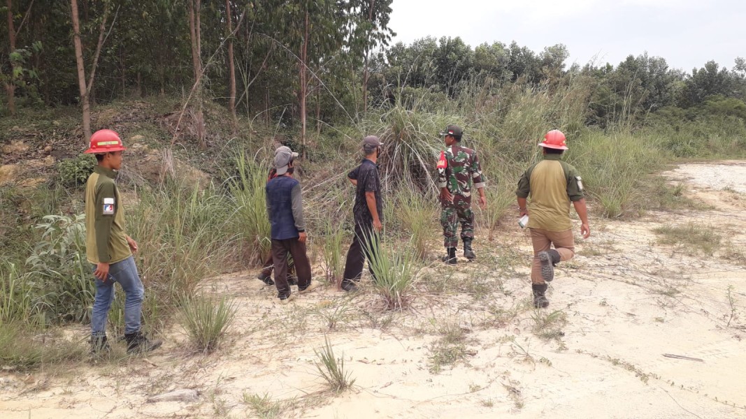 Babinsa Serka Sri Wahyudi Gelar Patroli Karhutla di Kampung Lubuk Jering