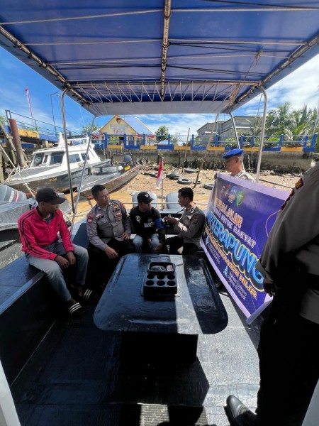 Satpolairud Polres Inhil Gelar Klinik Terapung, Layani Kesehatan Warga Pesisir Sei Indragiri