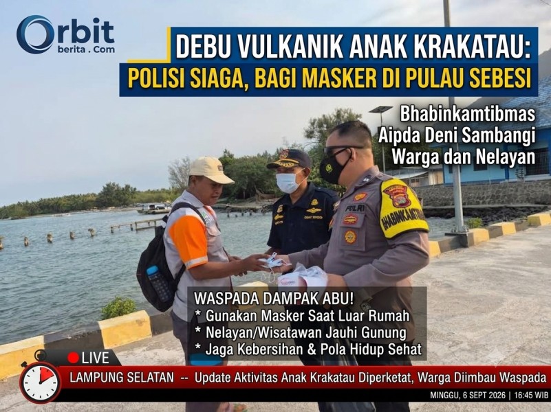 Gunung Anak Krakatau Erupsi, Bhabinkamtibmas Tembus Jalur Laut Bagikan Masker di Pulau Sebesi