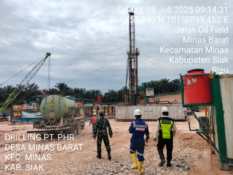 Babinsa 03/Minas Laksanakan Patroli Keamanan di Lokasi Drilling PT PHR, Situasi Aman dan Terkendali