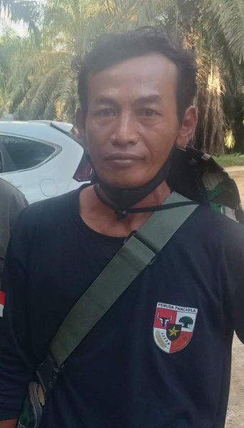 Diduga Beratribut Ormas dan Membawa Senjata Tajam, Kelompok Pria Panen TBS di Kebun Eks PT SAL