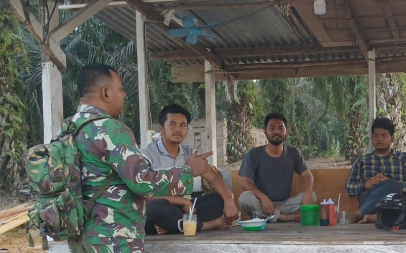 Komsos Babinsa Pelintung Fokus Penguatan Keamanan dan Pembinaan Pemuda