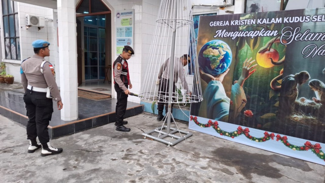 Polres Meranti Lakukan Patroli Di Gereja Jelang Natal 2025
