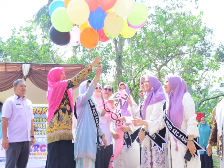 Bunda Paud Kampar Tengku Nurheryani Ahmad Yuzar Resmikan UPT TK Pembina 03 Rumbio Jaya