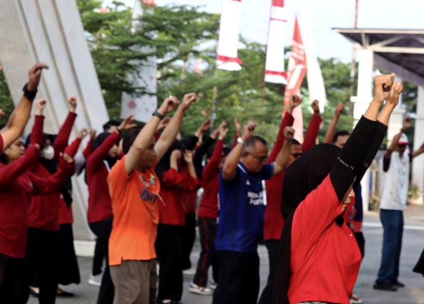 Sambut HUT RI ke-81, Pelindo dan Stakeholder Pelabuhan Dumai Kompak Senam Bersama