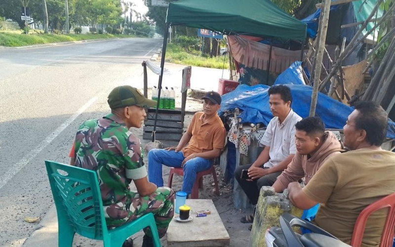 Babinsa Koramil 01 Dumai Intensifkan Patroli Jalur Pipa Minyak di Bukit Kapur