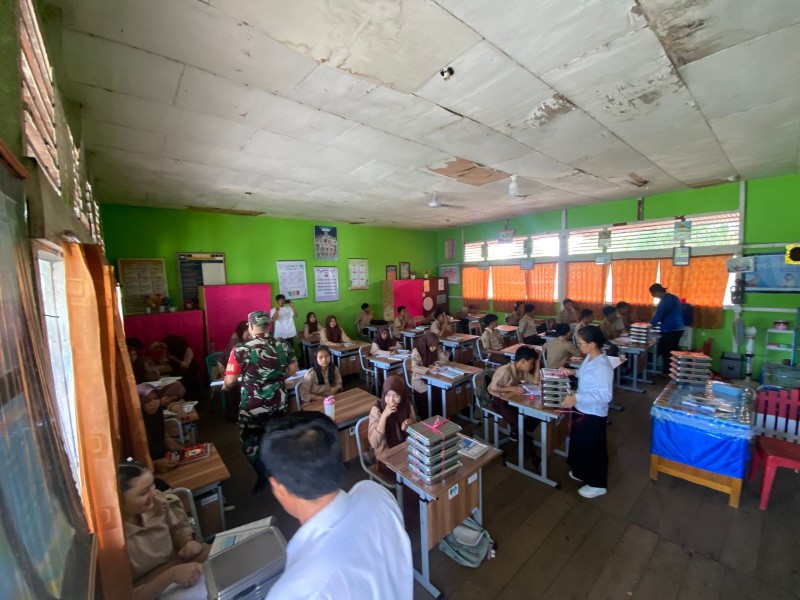 Babinsa Koramil 06/Kateman Kawal Kegiatan MBG, Dukung Generasi Sehat