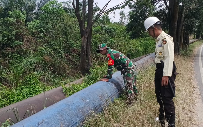 Koramil 01 Dumai Bersama Security PHR Laksanakan Patroli Pengamanan Jalur Pipa