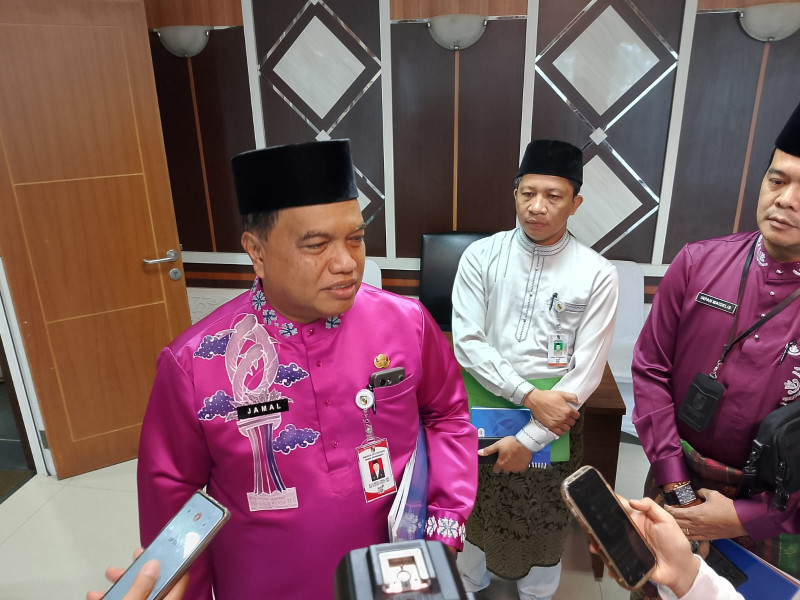 Kadisdik Pekanbaru Tegaskan Orang Tua Tak Wajib Beli Baju Seragam di Sekolah, Kalau Ada Laporkan!