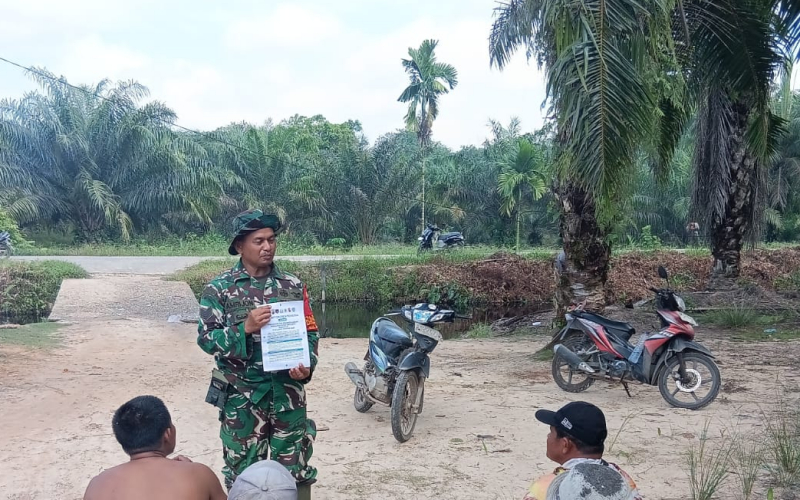 Koramil 02 Medang Kampai Gencarkan Sosialisasi Maklumat Forkopimda untuk Cegah Karhutla