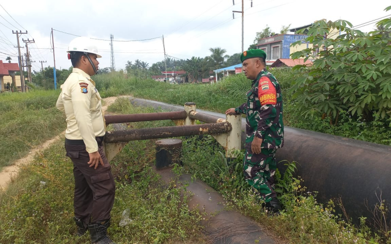Koramil 02 Jaga Keamanan dan Kelancaran Operasional Jalur Pipa Minyak