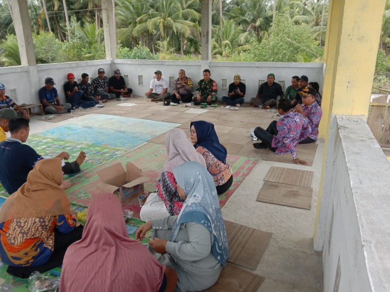 Babinsa Koramil 06/Kateman Hadiri Rapat Pembentukan Panitia HUT RI ke-80 di Desa Tanjung Raja