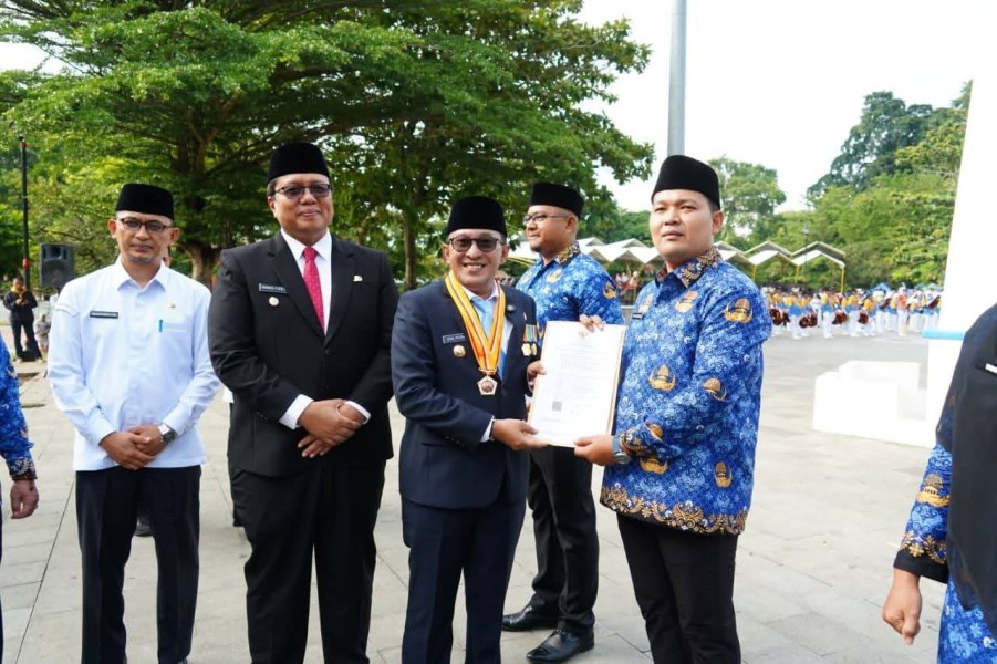 Penantian Panjang Berbuah Manis, Bupati Eka Putra Lantik 1.334 PPPK Paruh Waktu