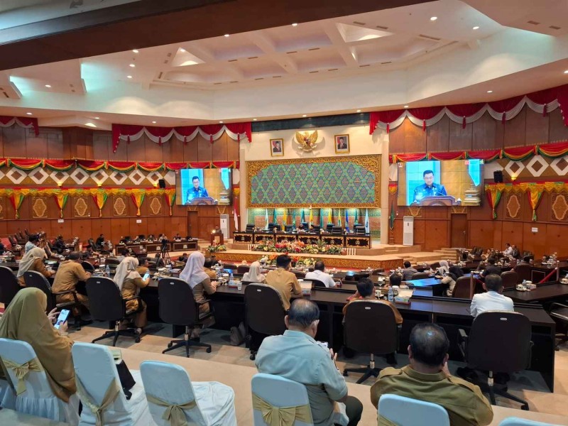 Paripurna DPRD Riau Bahas Ranperda Keterbukaan Informasi dan Ketahanan Keluarga