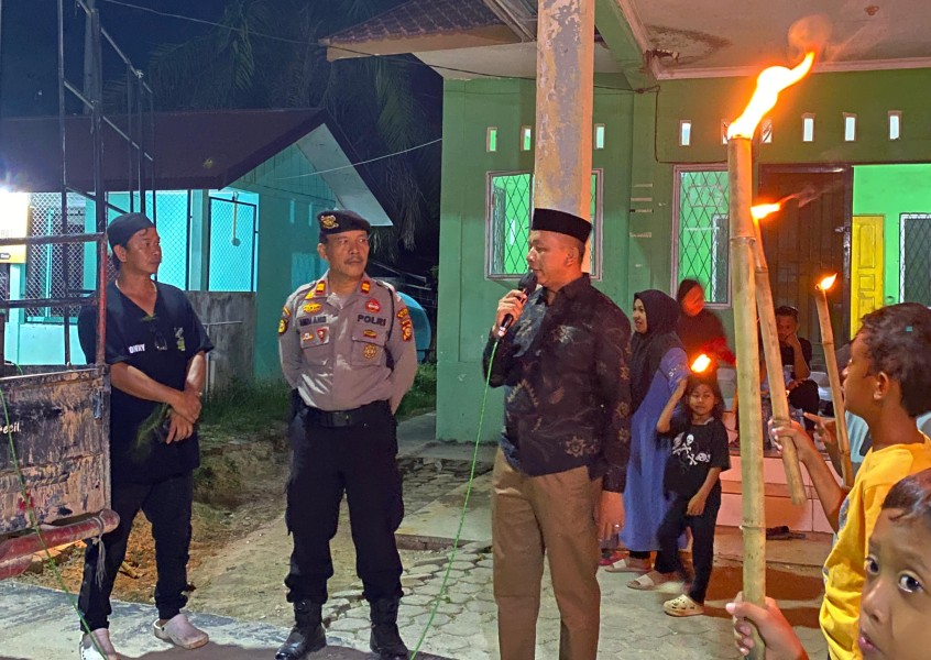 Semarak Malam Takbiran, Warga Kampung Minas Barat Meriahkan Pawai Obor Keliling di Lingkungan Kampung