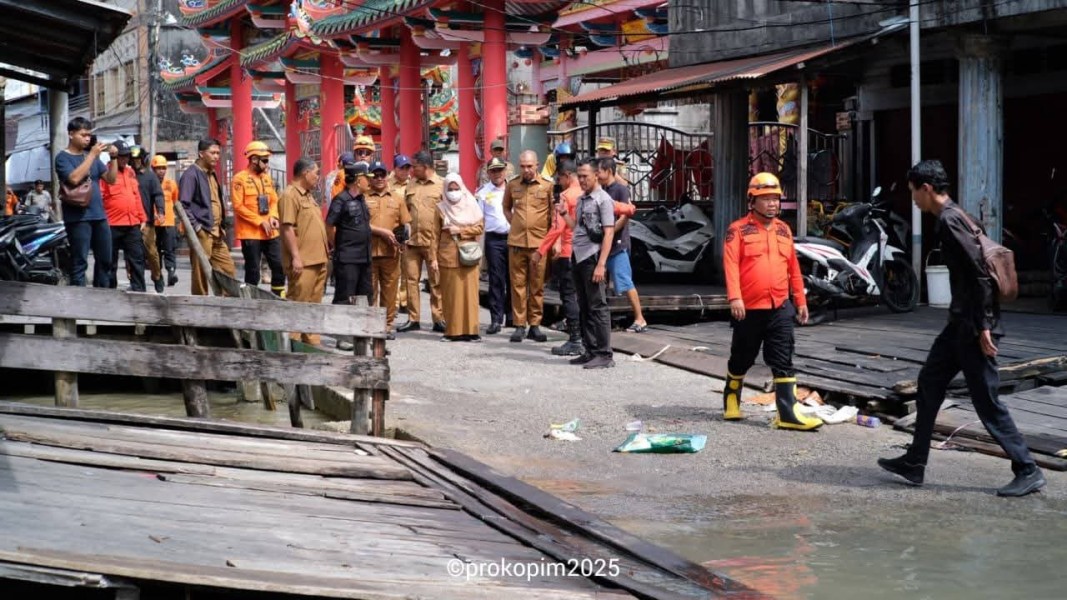 Antisipasi Banjir Rob, Bupati Meranti Perintahkan BPBD Bersihkan Gorong-gorong