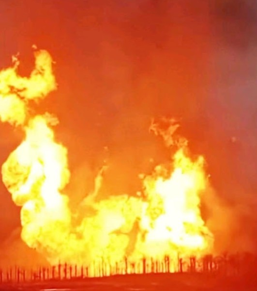 Kebakaran Pipa Gas di Inhil, Petugas Siaga Hingga Malam Hari