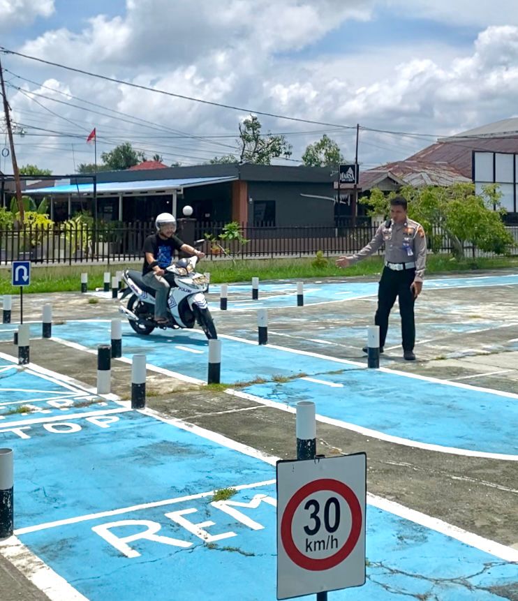 Buat SIM Ternyata tak Sulit, Warga Puas dengan Pelayanan Cepat dan Tes Praktik yang Lancar