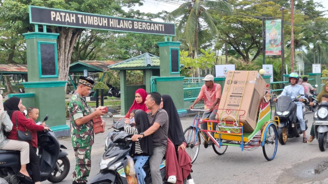 Berkah Ramadhan, Kodim 0314/Inhil dan Persit Bagikan Takjil Gratis