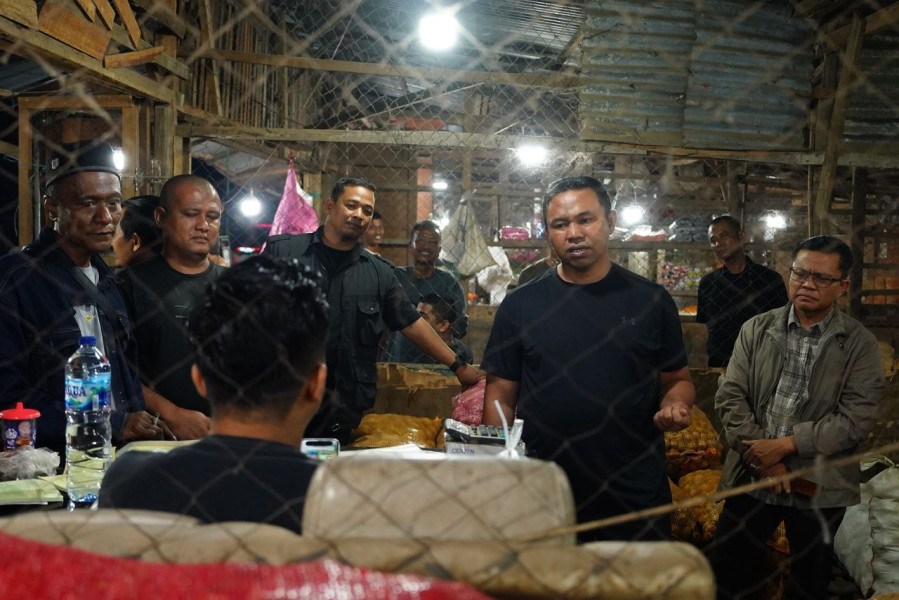 Tengah Malam Gubernur Riau dan Istri Kunjungi Pasar Induk AKAP, Ada Apa?