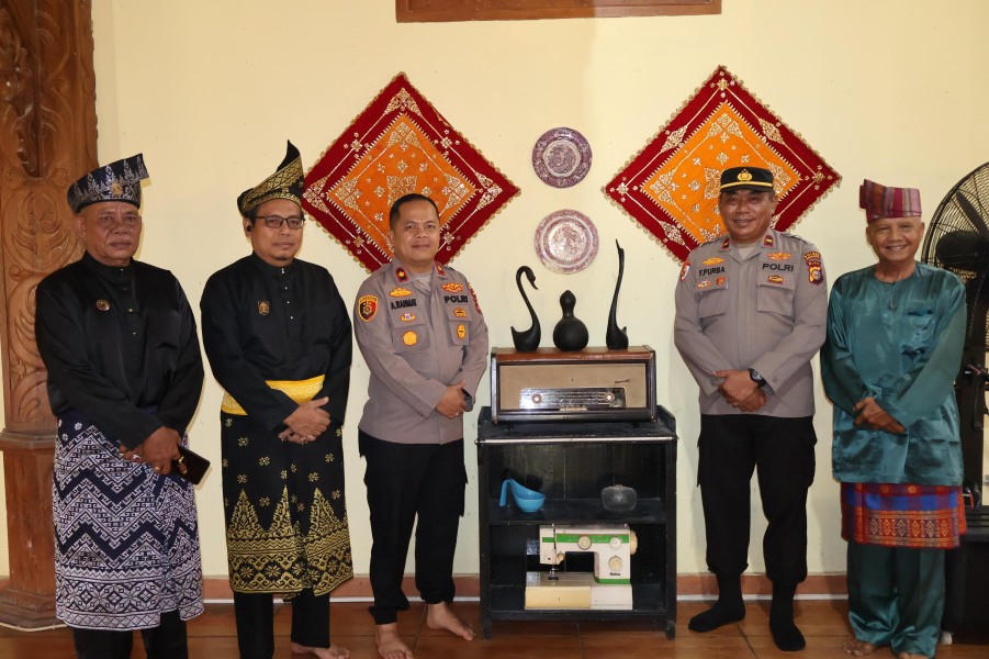 Waka Polres Pelalawan Hadiri Lawatan Adat dan Budaya ke LAMR Pelalawan di Istana Sayap