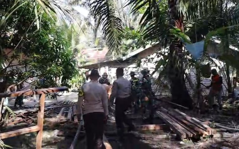 Rumah Sisu Warga Bukit Kapur Hampir Rampung Berkat TMMD Kodim Dumai