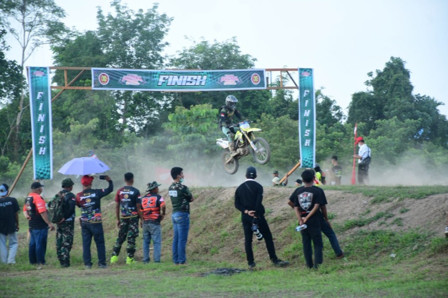 Koramil 01/Bengkalis Gelar Kejuaraan Motocross dan Grasstrack Semarakkan HUT ke-80 TNI