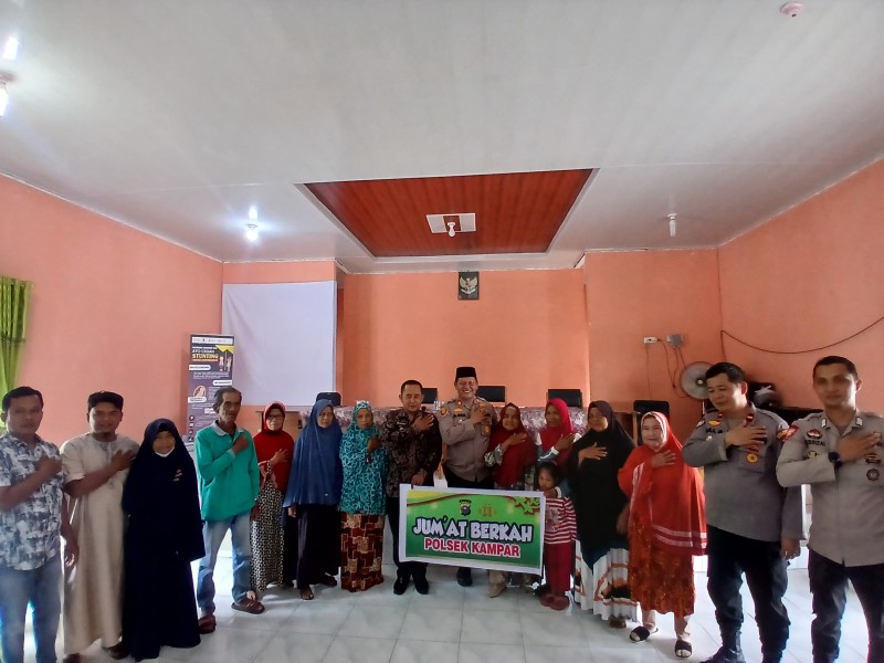 Kapolsek Kampar Berbagi Berkah di Pulau Sarak! Bansos untuk Kaum Duafa, Ingatkan Warga Jauhi Narkoba dan Jaga Kamtibmas!