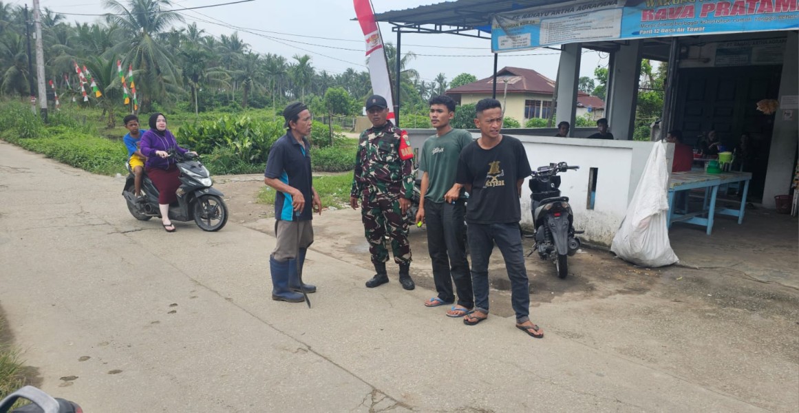 Pengawasan SDM, Babinsa Koramil 06 /Kateman Ajak Warga Jaga Keamanan dan Keselamatan Saat Bekerja