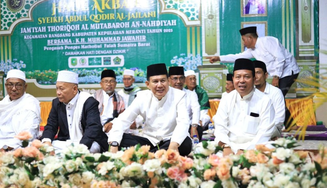 Bupati Meranti Serahkan Bantuan Rp 35 Juta di Haul Syekh Abdul Qodir Jailani