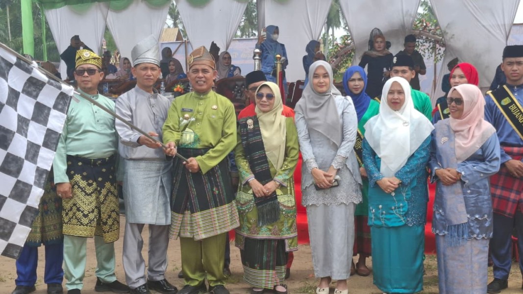 Dandim 0314/Inhil Hadiri Pawai Ta'aruf dan Bazar MTQ Tingkat Kabupaten Inhil Tahun 2026 di Kempas