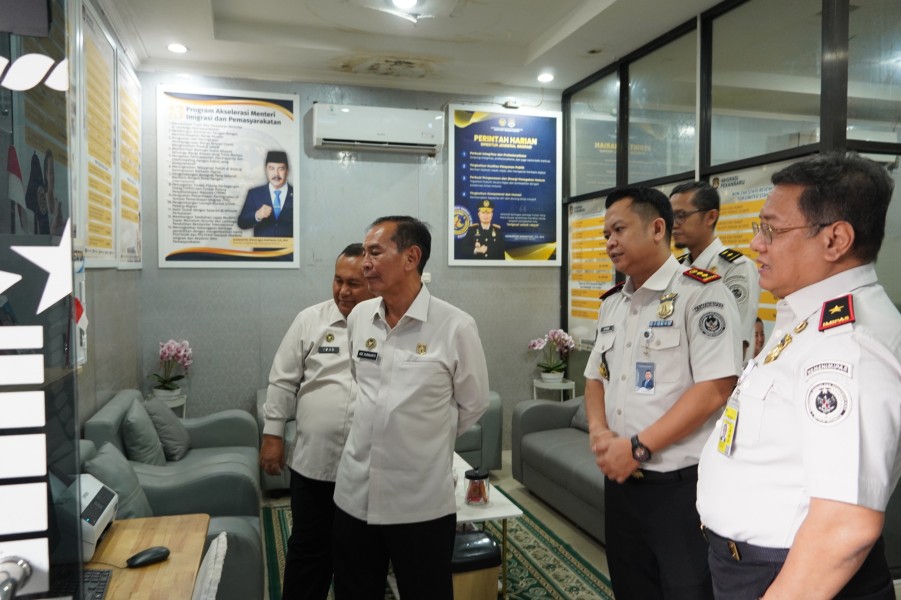 Perkuat Reformasi Birokrasi dan Kualitas Pelayanan Publik, Staf Ahli Menteri IMIPAS Kunjungi Imigrasi Pekanbaru