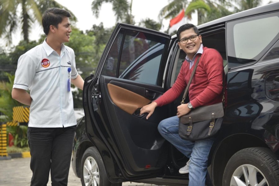 Kendali Penuh Agenda Kerja: Jaminan Ketepatan Waktu dengan Pengemudi Andal