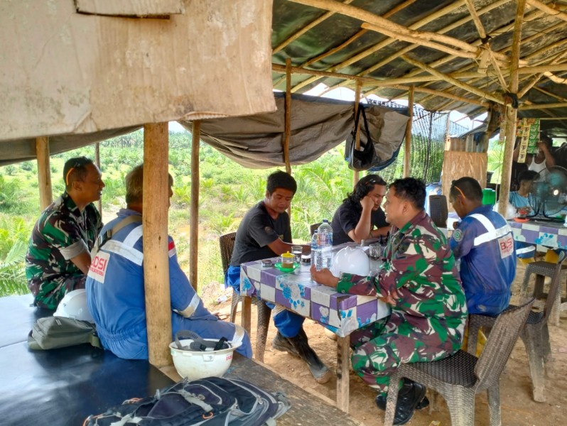 Serma Sri Wahyudi Ajak Warga Lubuk Jering Peduli Kesehatan dan Kebersihan Lingkungan