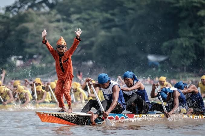 Festival Pacu Jalur di Riau, Perlombaan Dayung Perahu Tradisional yang Dinantikan Warga