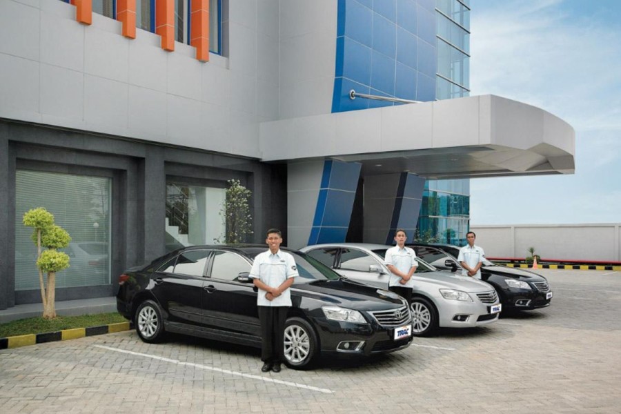 Bisnis Lancar, Perjalanan Nyaman: Pilih Sewa Mobil Dengan Pengemudi TRAC
