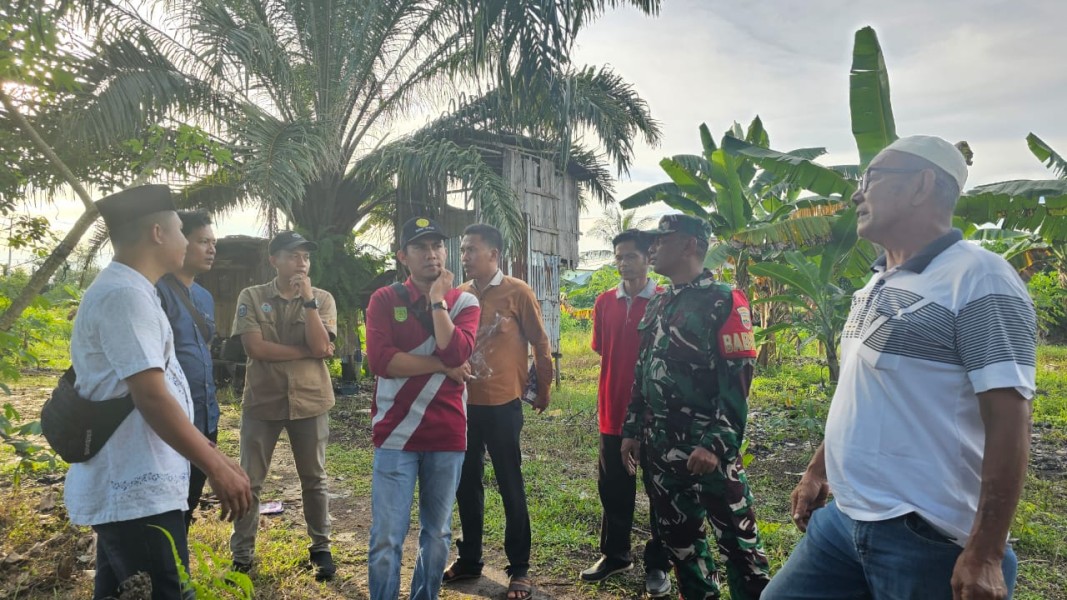 Babinsa Air Tawar Dampingi Pemdes Sambang Kelompok Tani di Kampung Pancasila