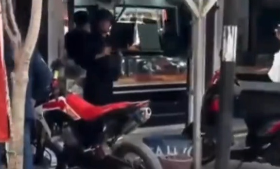 Jejak Emas Ilegal Kuansing Mengarah ke Kampar, Polda Riau Geledah Toko Emas di Siak Hulu