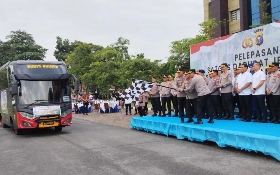 Kapolda Herry Heryawan Terjunkan 250 Polisi Bangun 26 Jembatan di Pelosok Riau