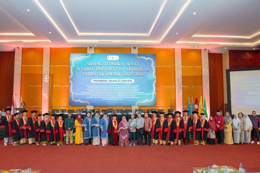 115 Mahasiswa Universitas Abdurrab Diwisuda