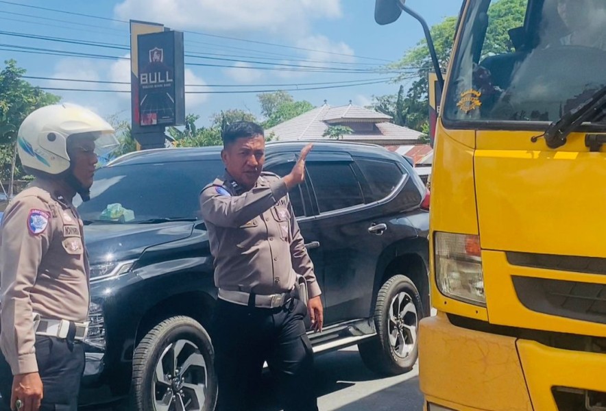 Tertibkan ODOL, Polsek Pasir Penyu Beri Teguran Simpatik di Jalan Jenderal Sudirman Air Molek