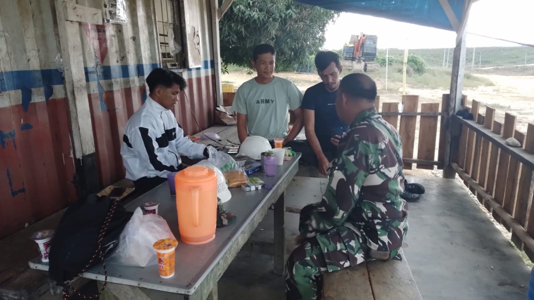 Babinsa Pelda Benriyadi Laksanakan Komsos Kesehatan di Kampung Lubuk Umbut, Warga Sambut Positif