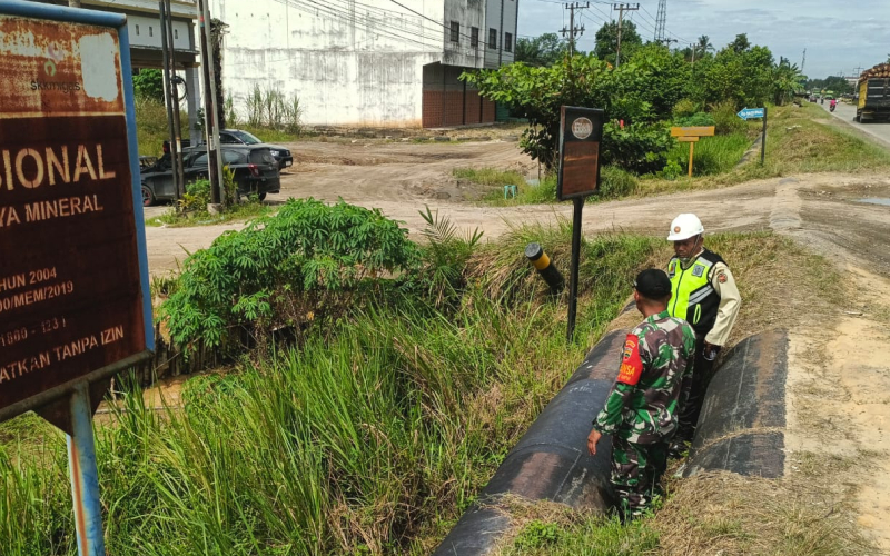 Personel dari Koramil 02 Rutin Jalankan Program Patroli Keamanan Wilayah Pipa Minyak
