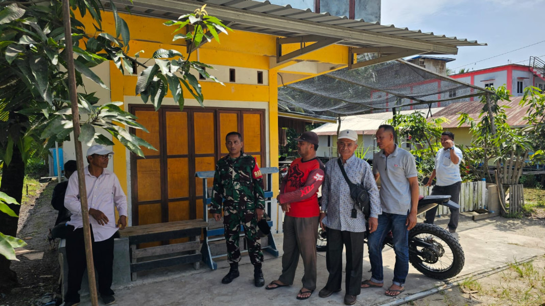 Komsos Jelang Ramadhan, Babinsa Koramil 06/Kateman Ajak Jaga Keamanan Lingkungan