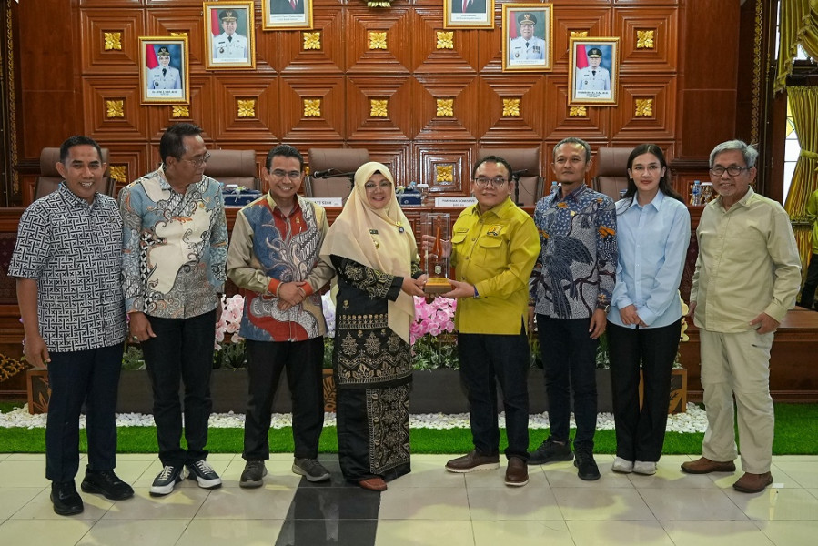 Tindak Lanjuti Usulan Rehab Istana Siak dan UMKM, Komisi VII DPR RI Boyong Mitra Kerja dari Berbagai Kementerian
