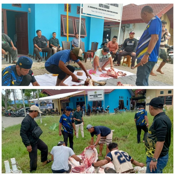 PWI Dumai Sembelih Hewan Kurban dan Bagikan Sembako