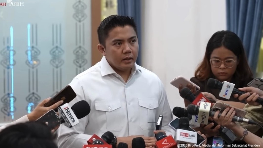 Seskab Teddy Tegaskan Prabowo Tak Gunakan 2 Pesawat Saat Kunker ke Luar Negeri